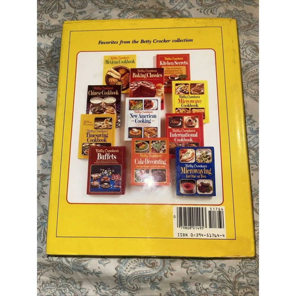 Vintage 1981 Betty Crocker's Microwave Cookbook Hardcover Quick Meal Recipes‎